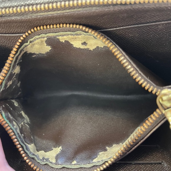 Louis Vuitton Preloved Damier Ebene Zippy Wallet w/ Certificate of Authenticity - Picture 8 of 14